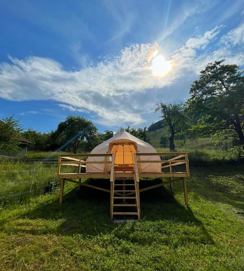 Flore'S Garden Glamping Bran  Bagian luar foto