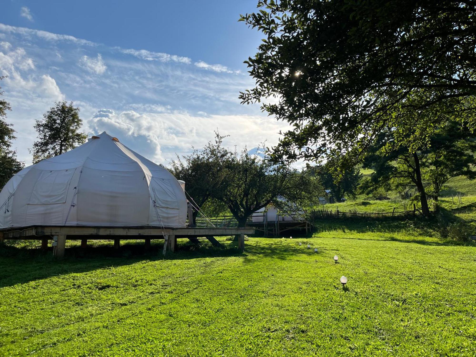 Flore'S Garden Glamping Bran  Bagian luar foto